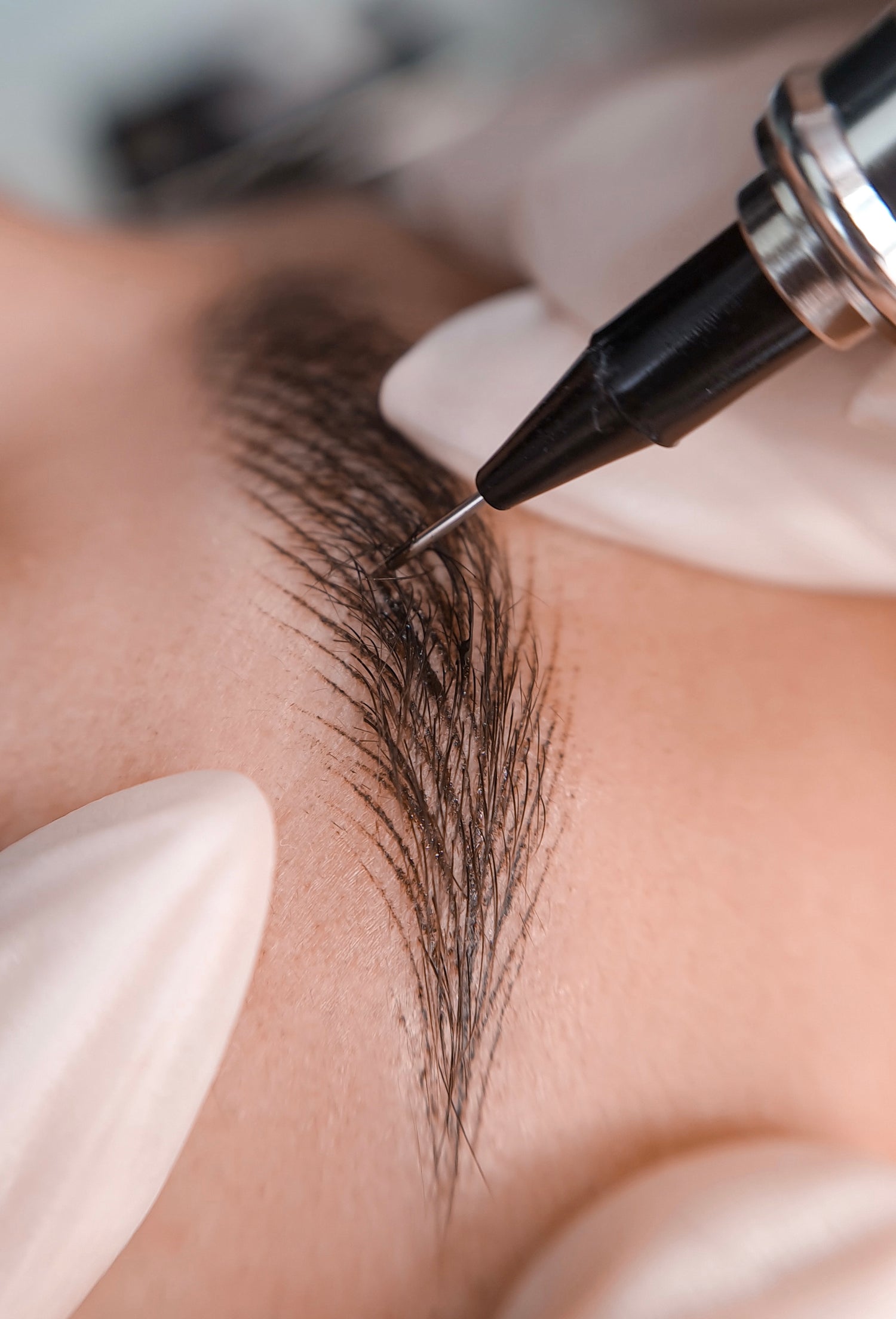 Avant après micropigmentation sourcils naturels – Institut Anuta V