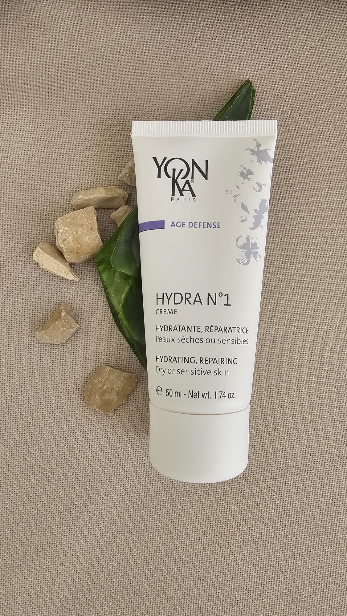 Crème hydratante réparatrice pour peau sèche et sensible.